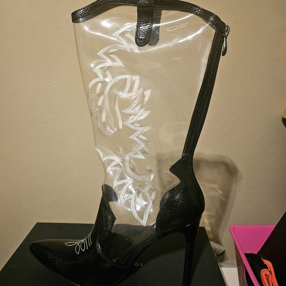 Cape Robbin Black Heeled Boots